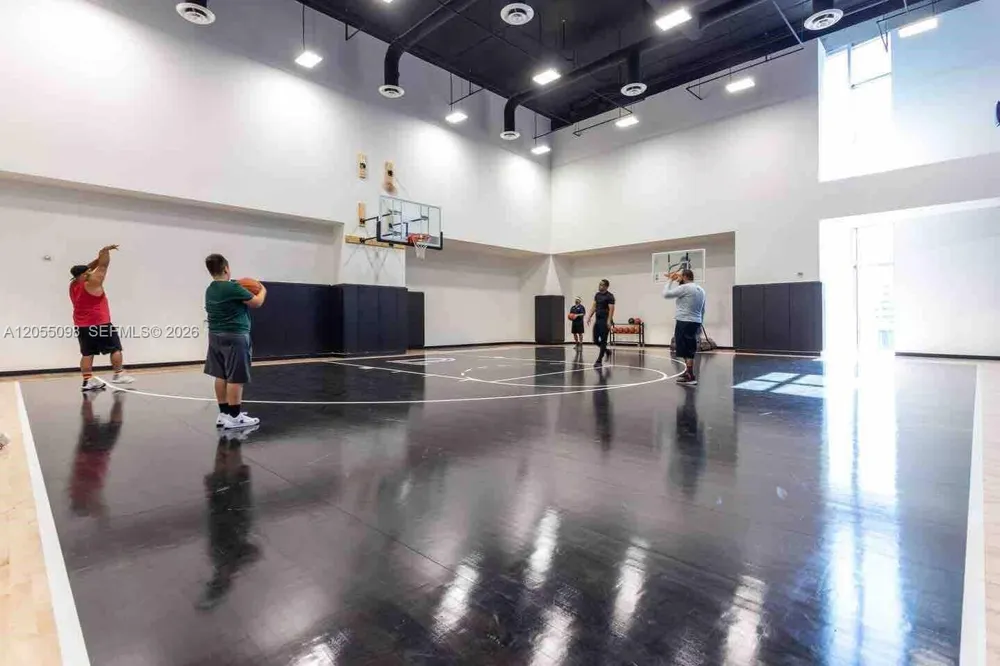 851 NE 1st Ave #503 Miami, FL 33132