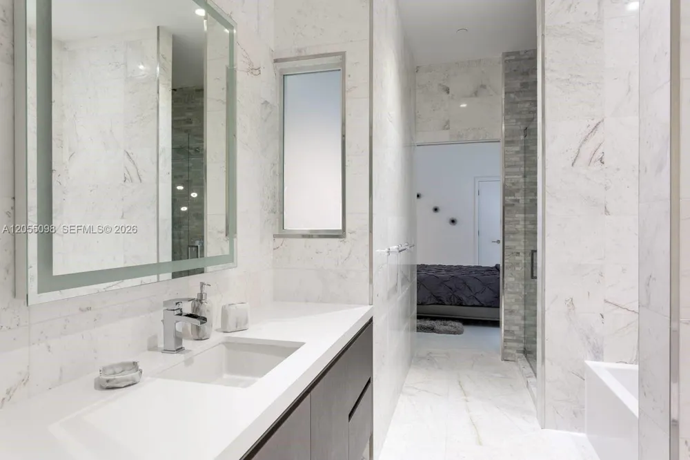 851 NE 1st Ave #503 Miami, FL 33132