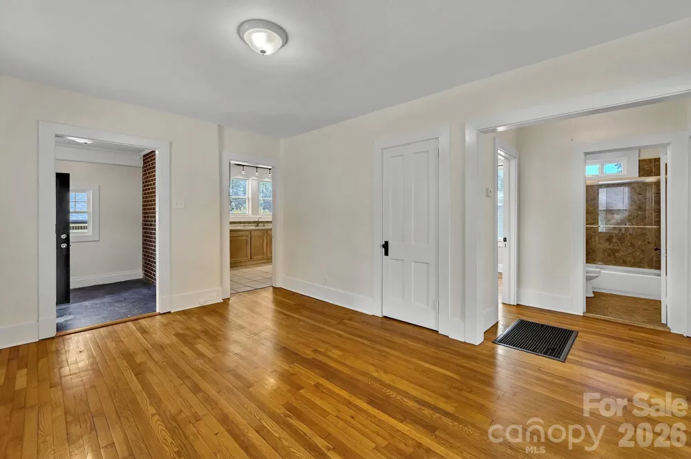 10 Enka Oak Street Candler, NC 28715