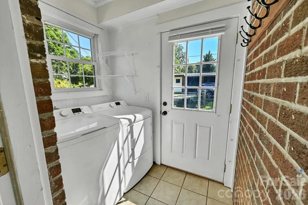 10 Enka Oak Street Candler, NC 28715
