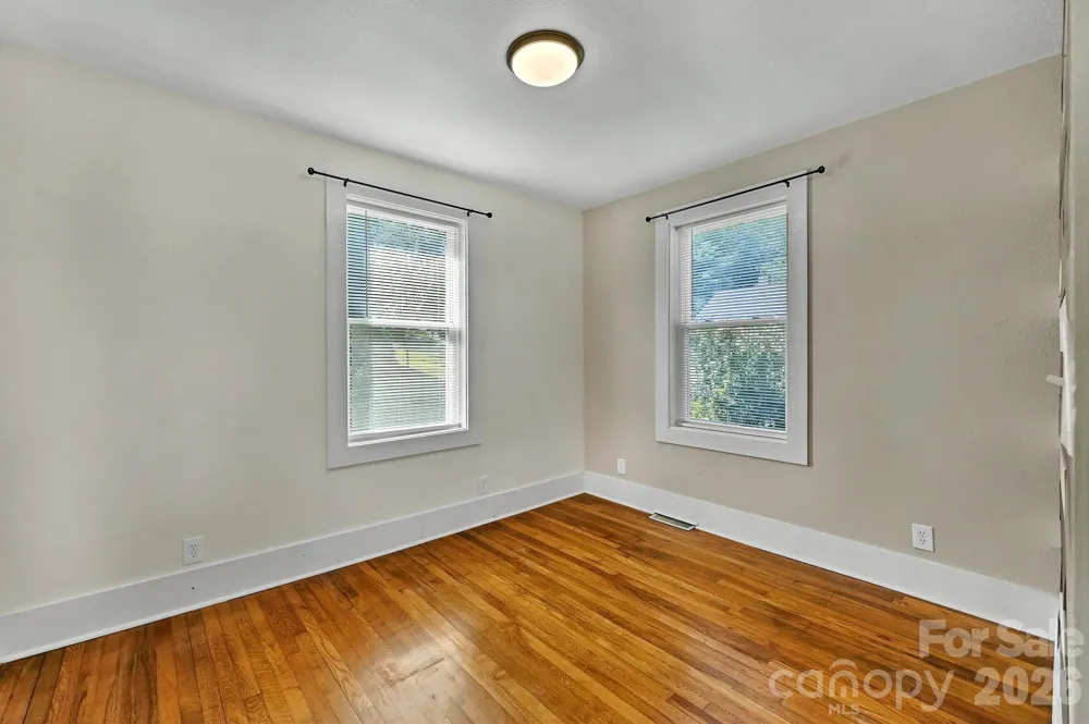 10 Enka Oak Street Candler, NC 28715