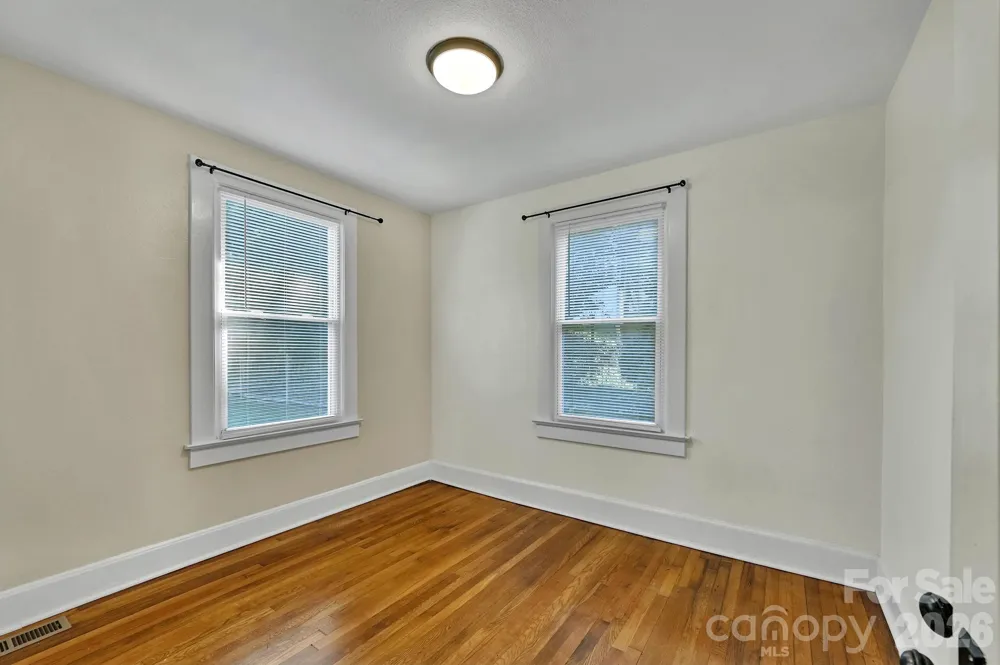 10 Enka Oak Street Candler, NC 28715