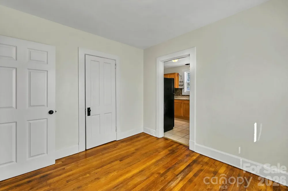 10 Enka Oak Street Candler, NC 28715