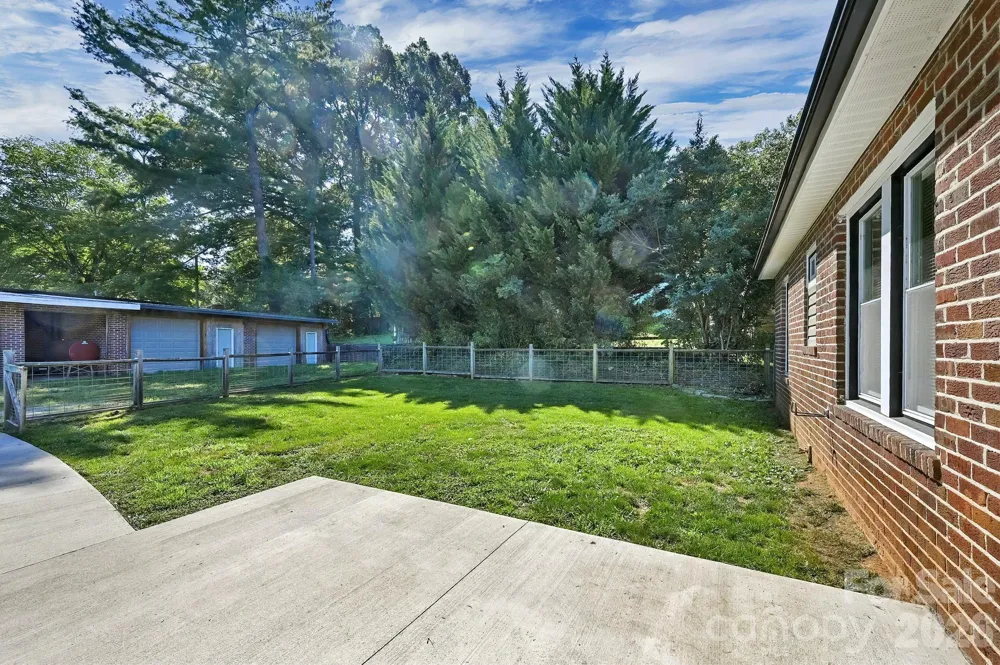 10 Enka Oak Street Candler, NC 28715