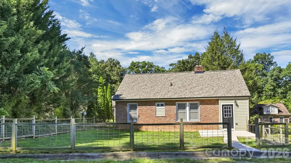 10 Enka Oak Street Candler, NC 28715
