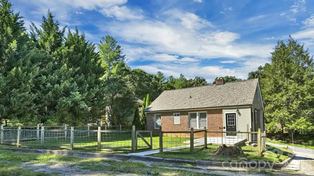 10 Enka Oak Street Candler, NC 28715