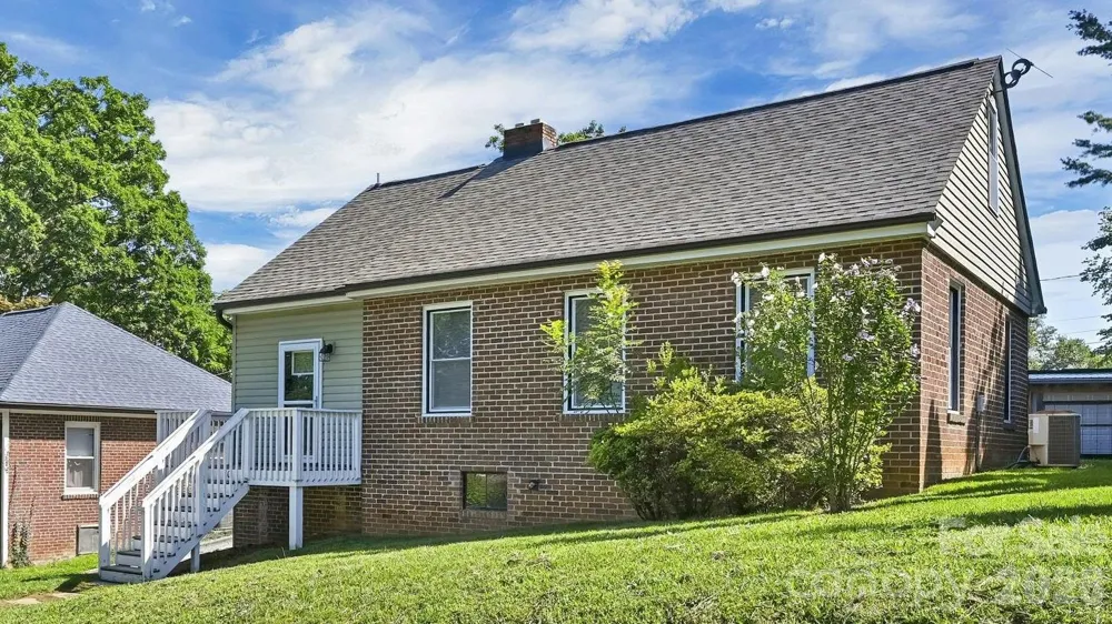 10 Enka Oak Street Candler, NC 28715