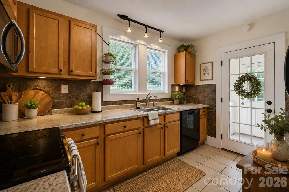 10 Enka Oak Street Candler, NC 28715