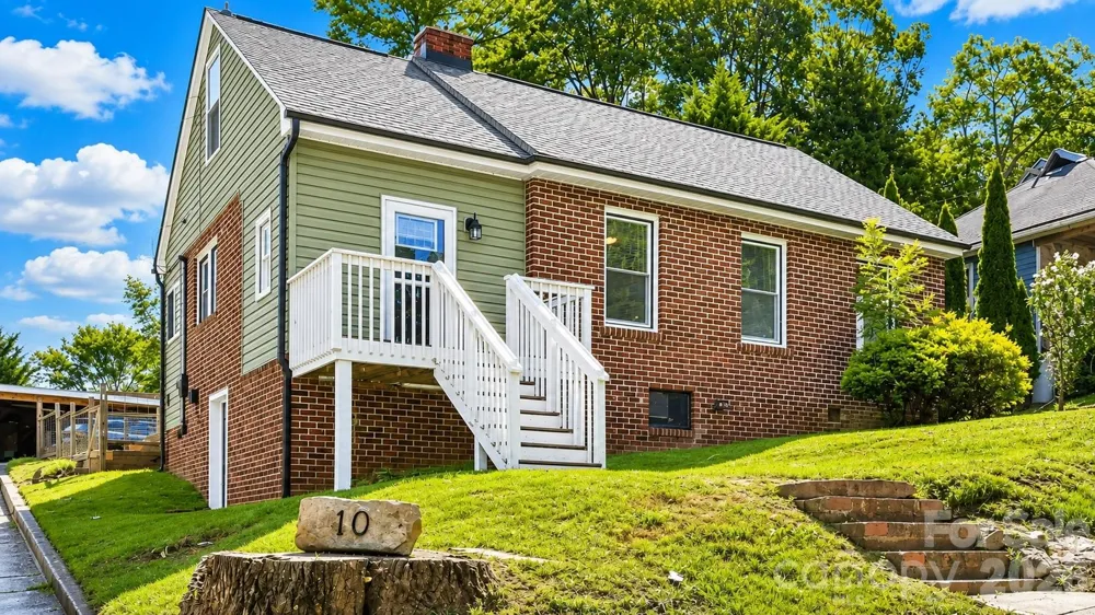 10 Enka Oak Street Candler, NC 28715