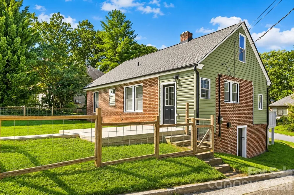 10 Enka Oak Street Candler, NC 28715