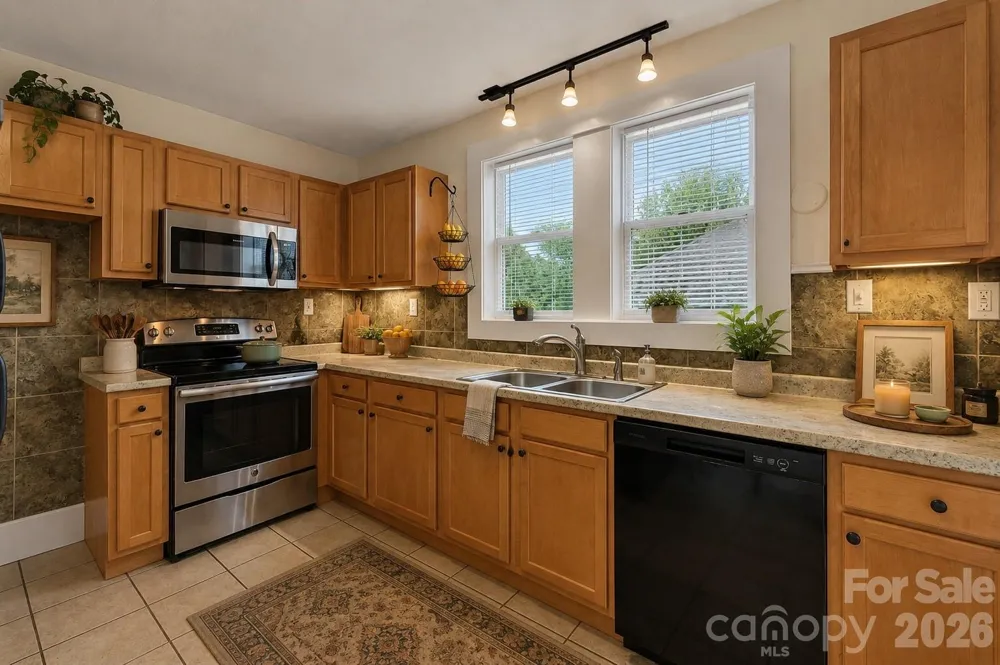 10 Enka Oak Street Candler, NC 28715