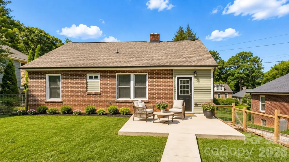 10 Enka Oak Street Candler, NC 28715