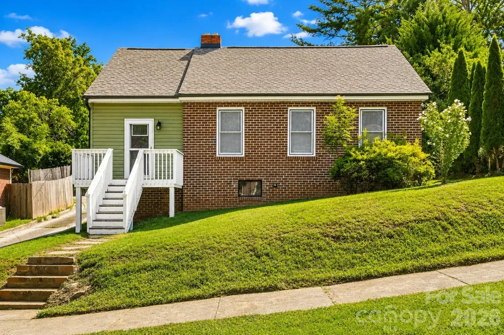 10 Enka Oak Street Candler, NC 28715
