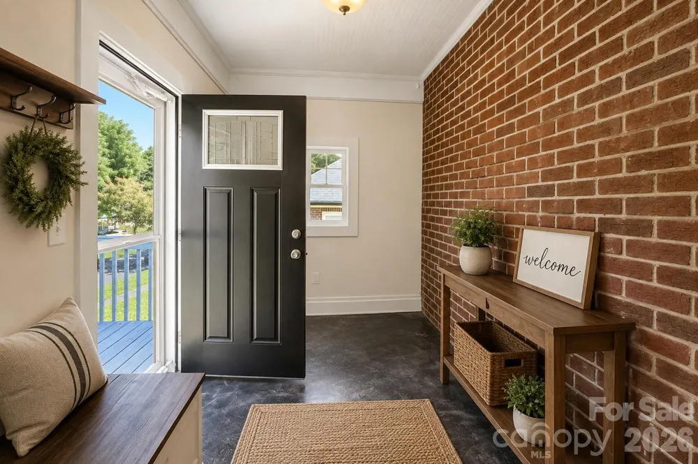 10 Enka Oak Street Candler, NC 28715