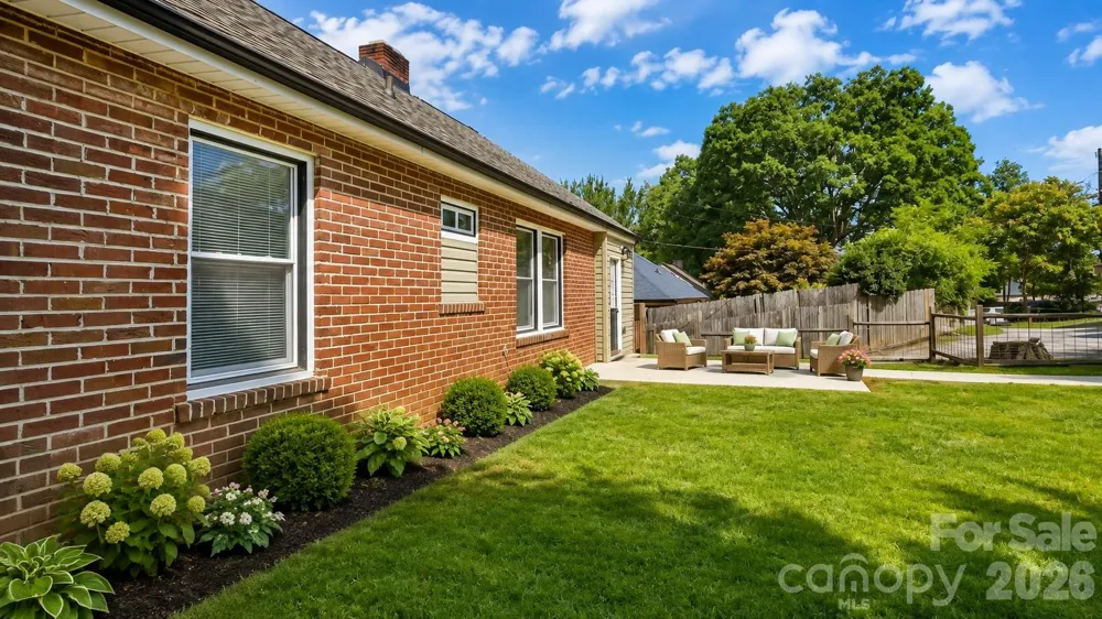 10 Enka Oak Street Candler, NC 28715