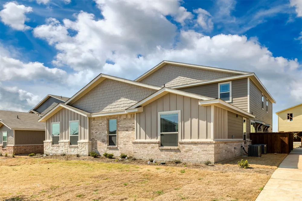 729 Harvest Moon Drive Venus, TX 76084