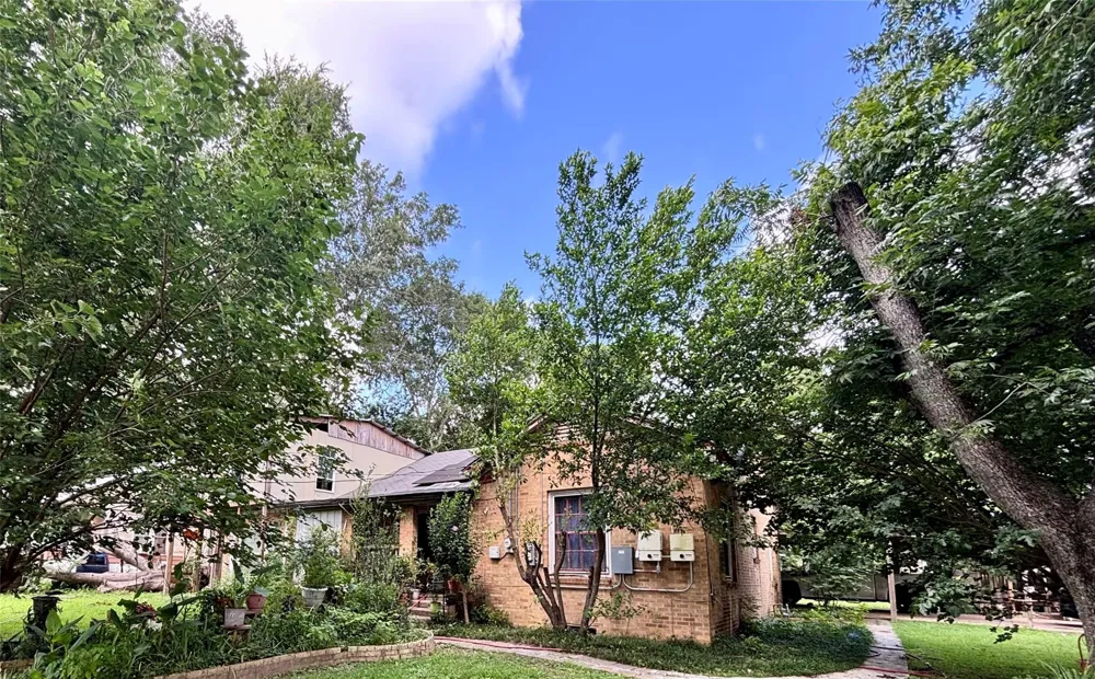 401 S Cottonwood Street Crockett, TX 75835
