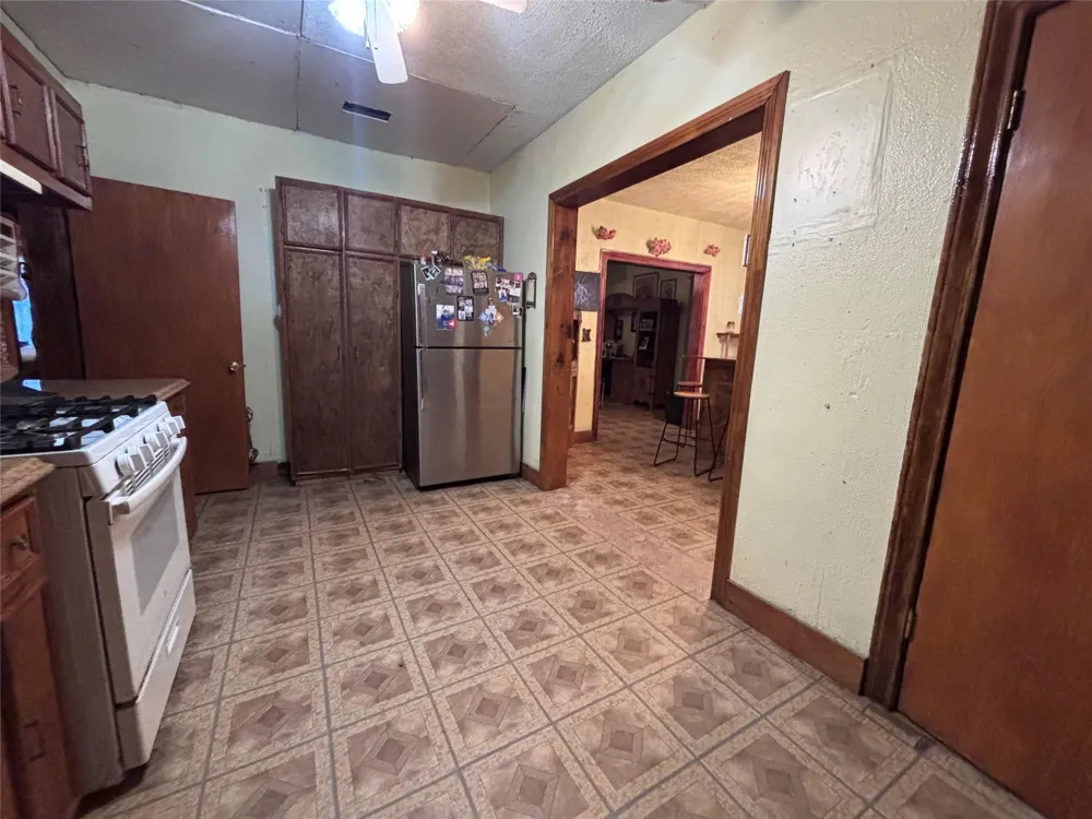 401 S Cottonwood Street Crockett, TX 75835