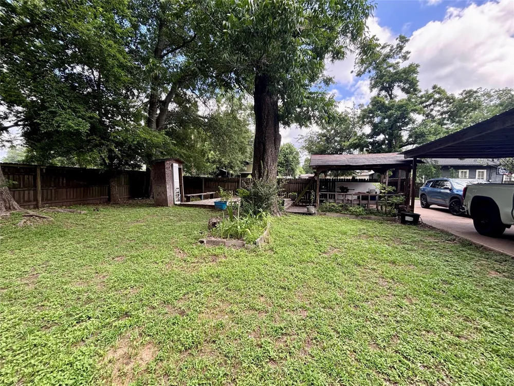 401 S Cottonwood Street Crockett, TX 75835