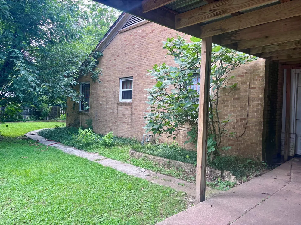 401 S Cottonwood Street Crockett, TX 75835