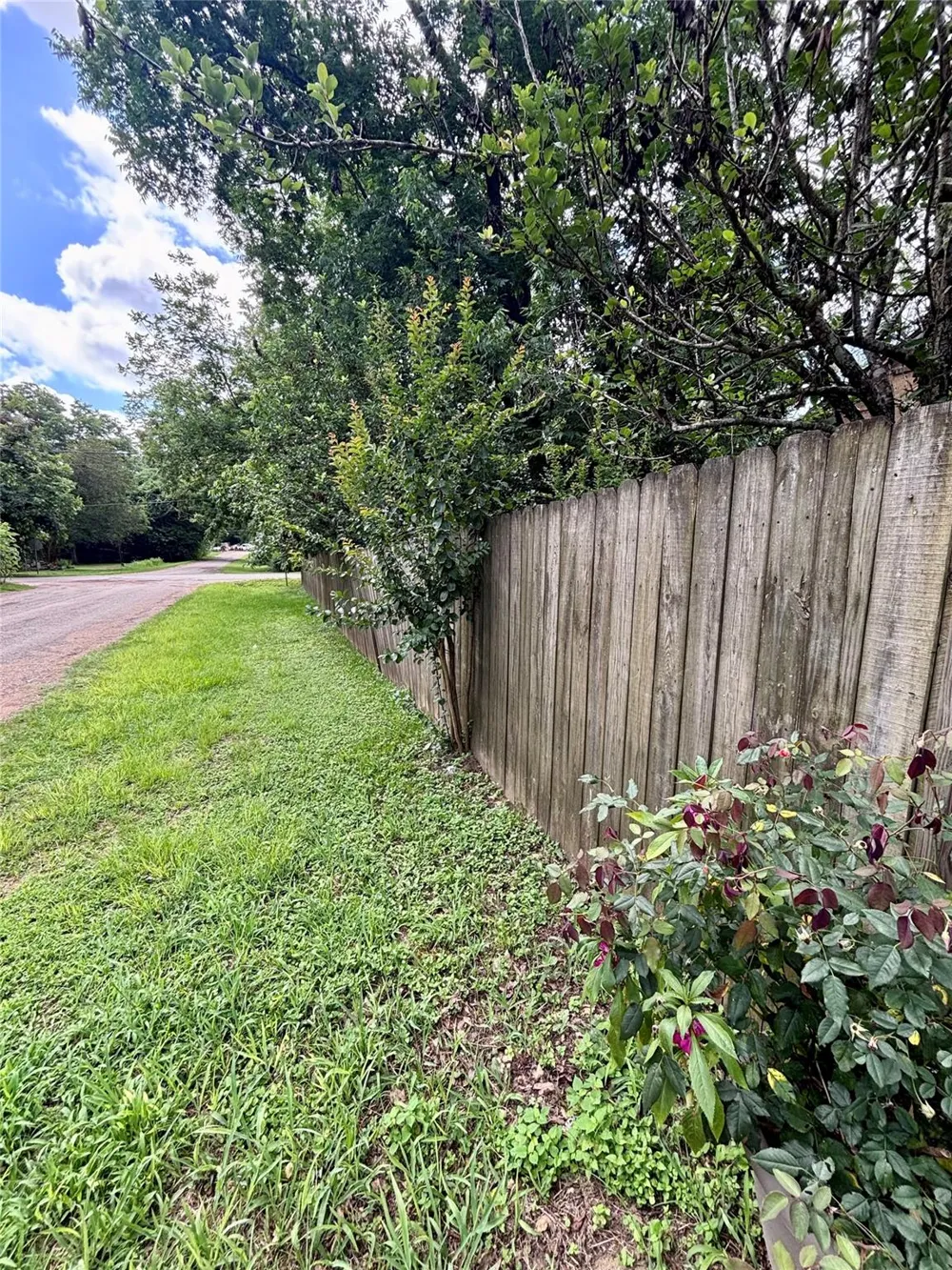 401 S Cottonwood Street Crockett, TX 75835