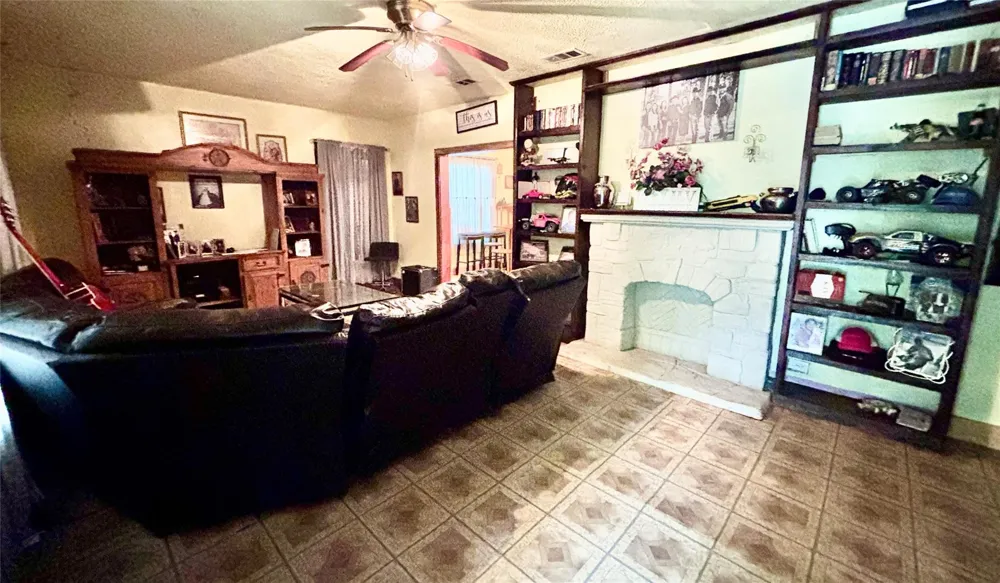 401 S Cottonwood Street Crockett, TX 75835