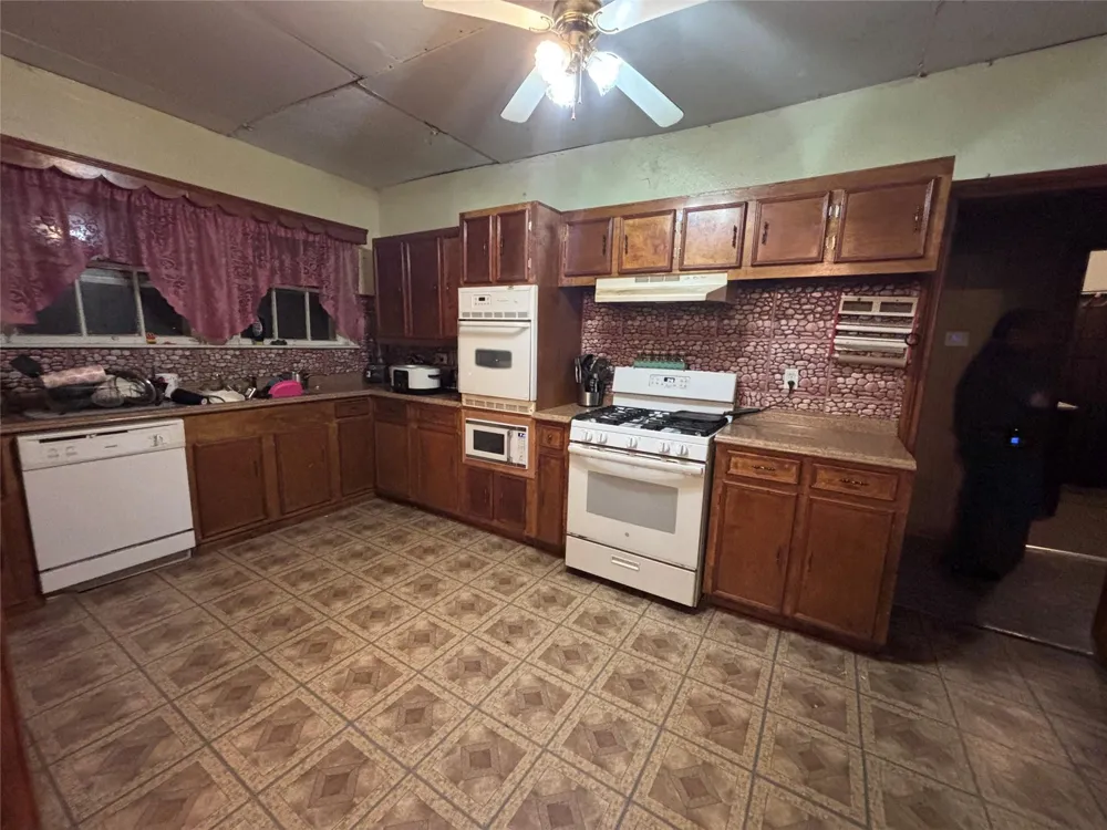 401 S Cottonwood Street Crockett, TX 75835