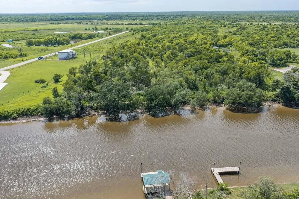 3868 County Road 286 Sargent, TX 77414