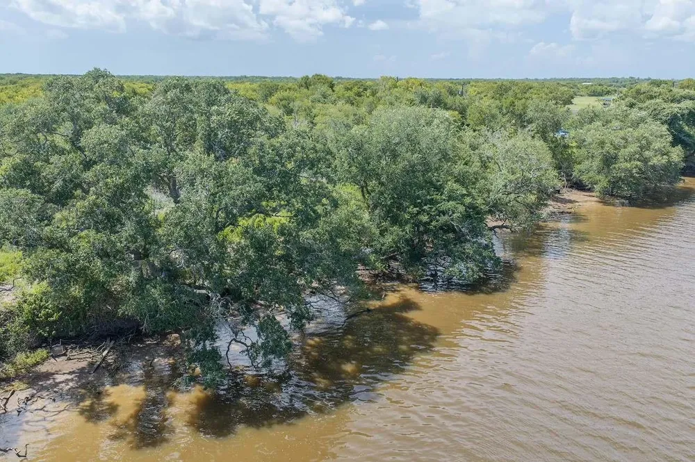 3868 County Road 286 Sargent, TX 77414