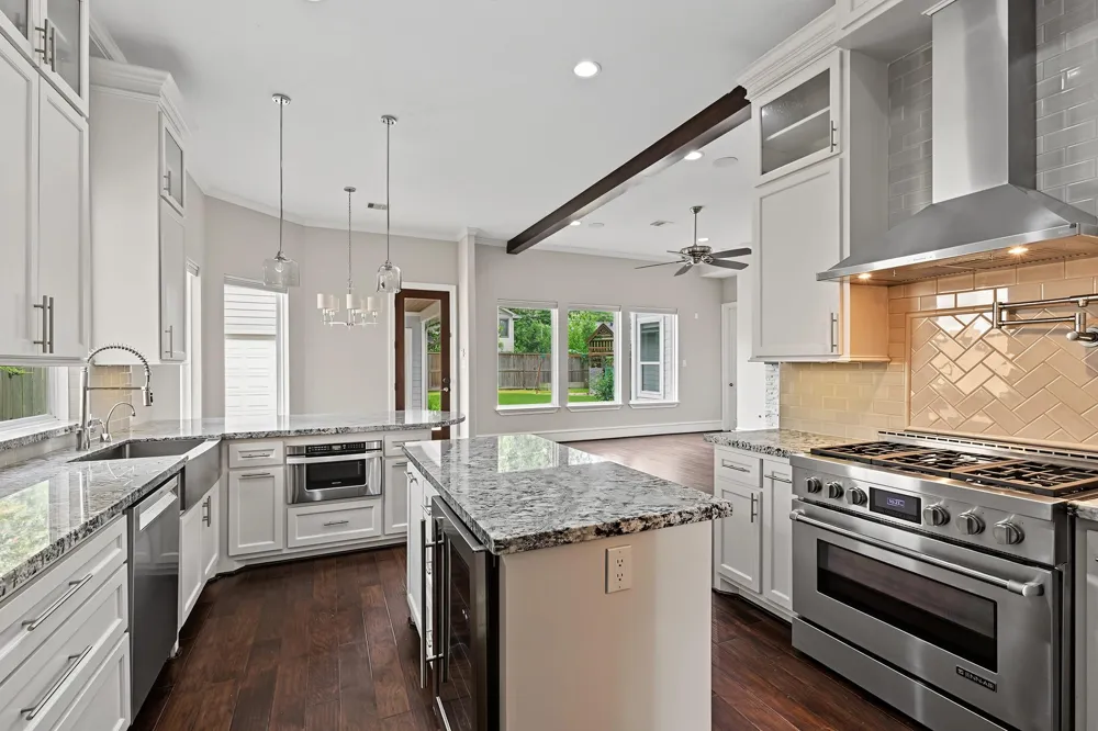 818 W 43rd Street Houston, TX 77018