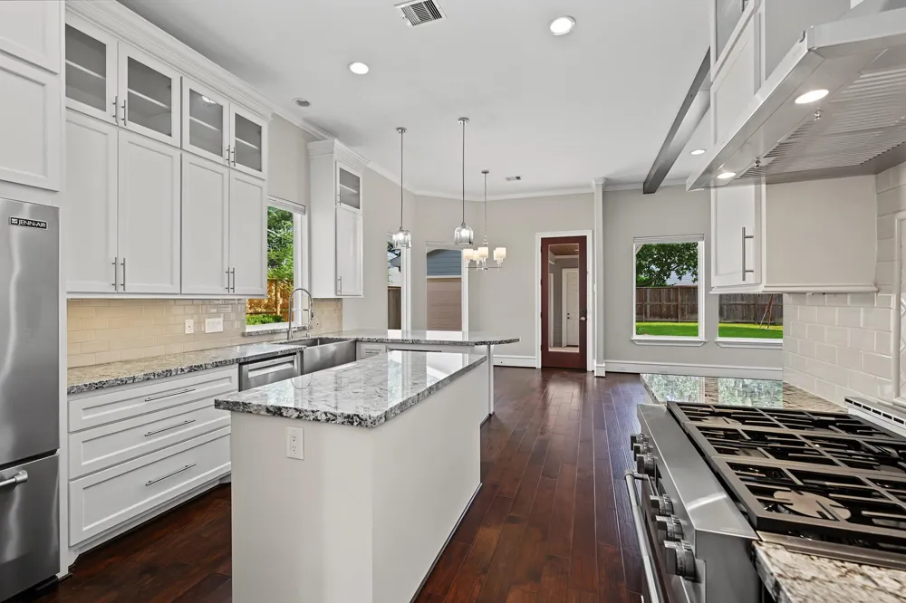 818 W 43rd Street Houston, TX 77018
