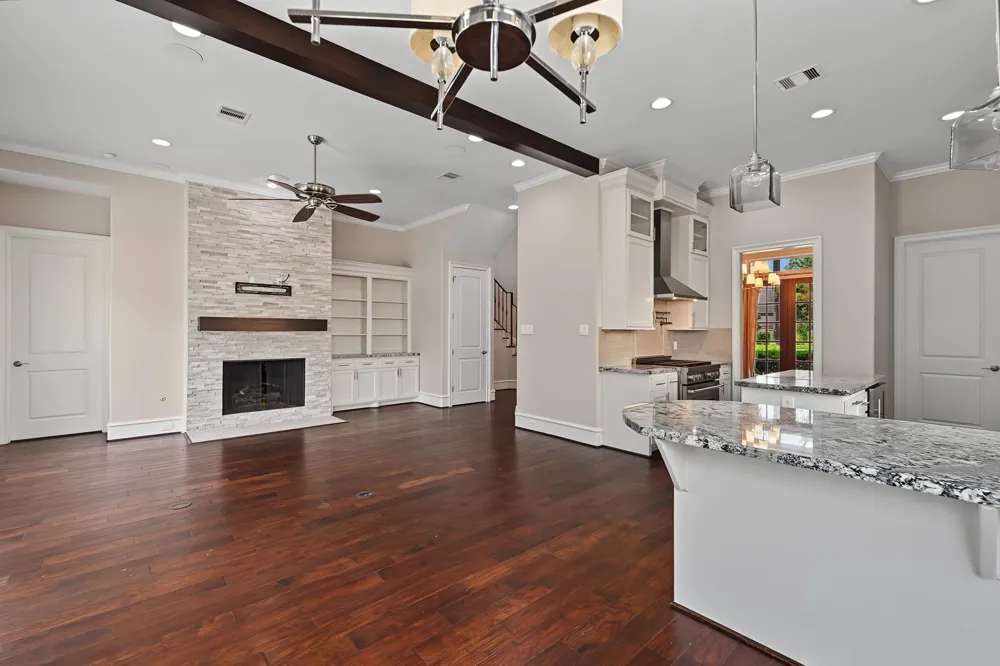 818 W 43rd Street Houston, TX 77018