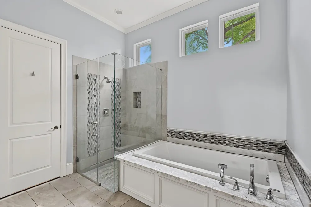 818 W 43rd Street Houston, TX 77018