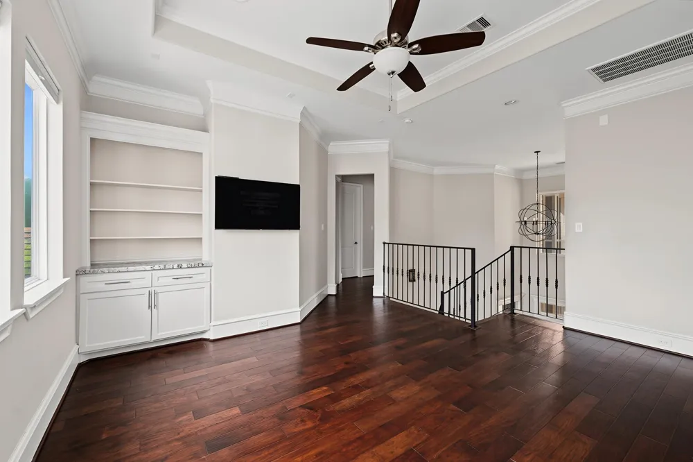 818 W 43rd Street Houston, TX 77018
