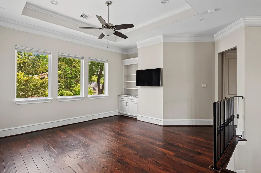 818 W 43rd Street Houston, TX 77018