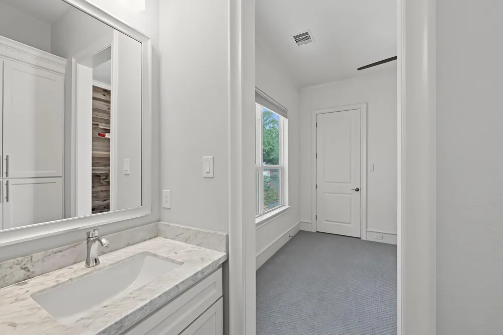 818 W 43rd Street Houston, TX 77018