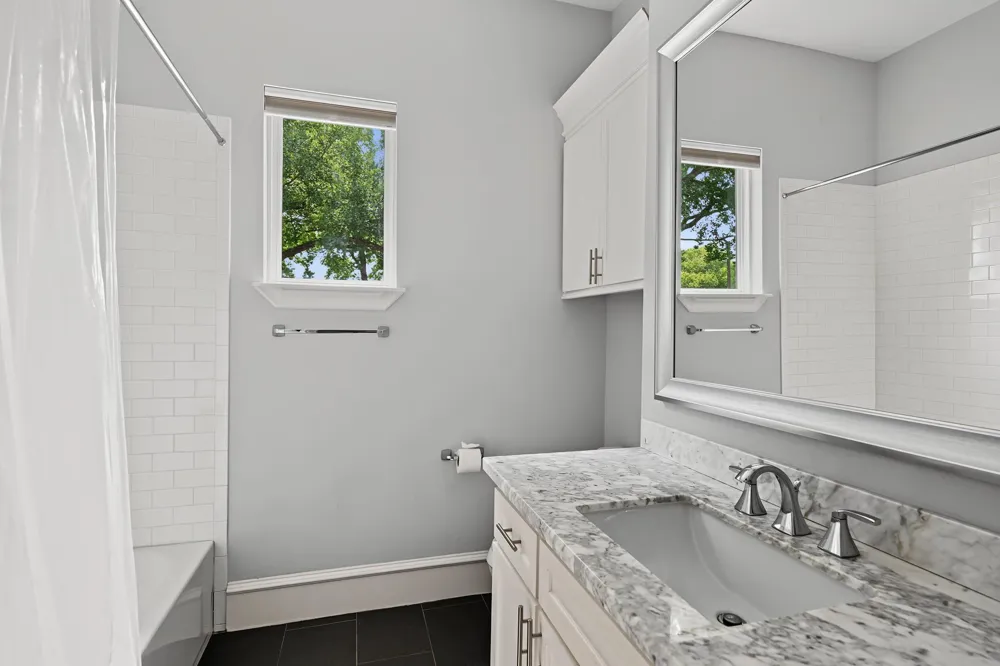 818 W 43rd Street Houston, TX 77018