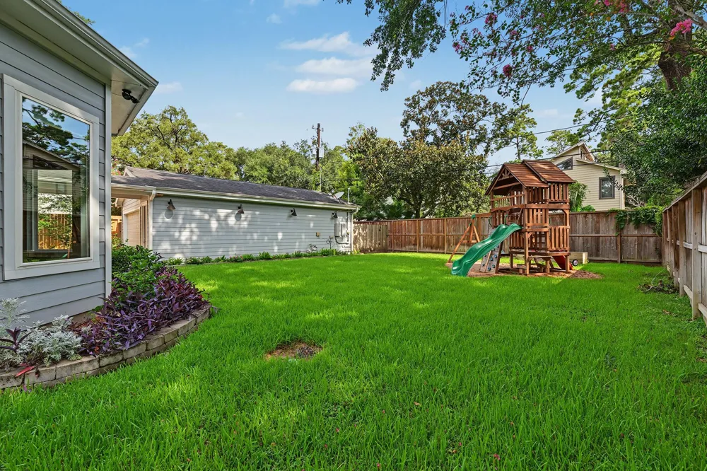 818 W 43rd Street Houston, TX 77018