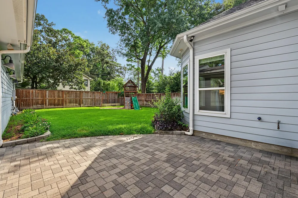 818 W 43rd Street Houston, TX 77018