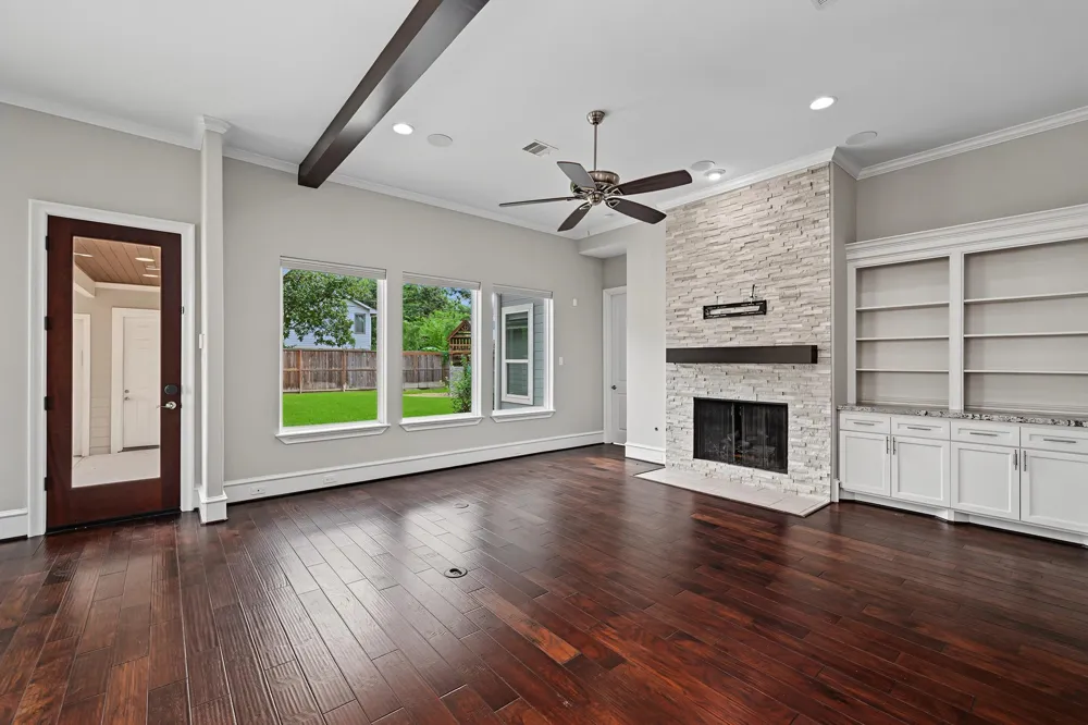 818 W 43rd Street Houston, TX 77018