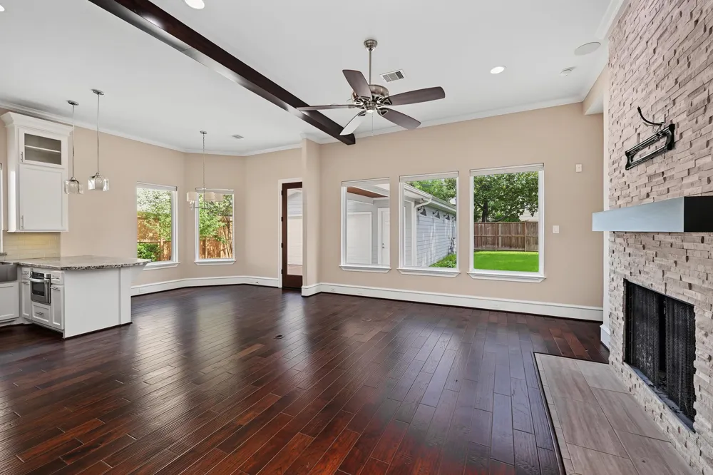 818 W 43rd Street Houston, TX 77018