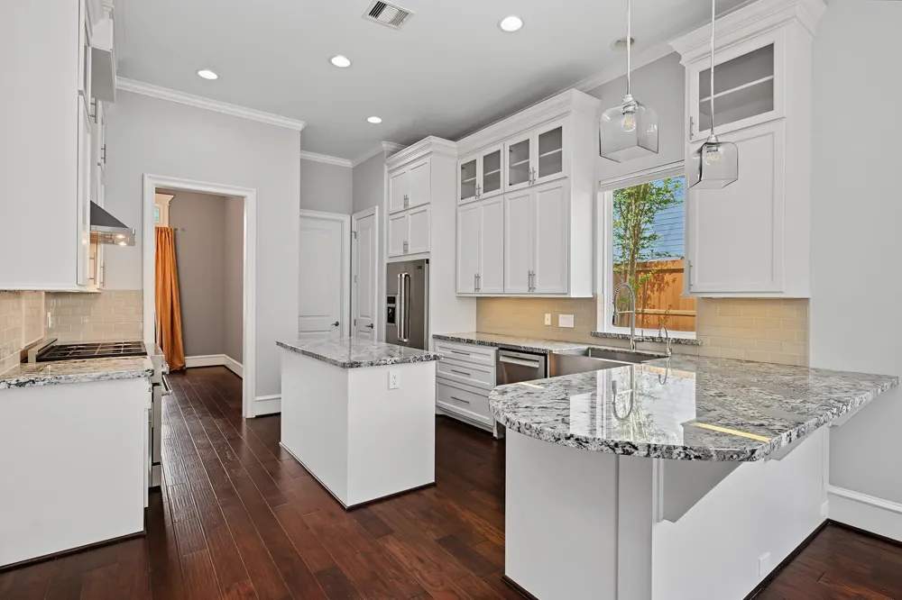 818 W 43rd Street Houston, TX 77018