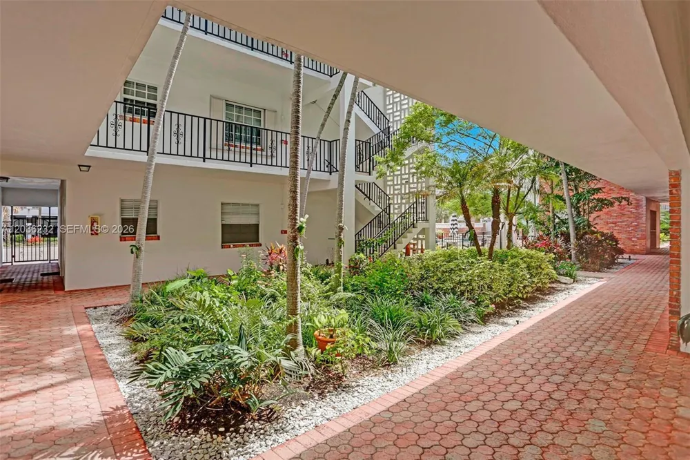 2500 NE 9th St #111 Fort Lauderdale, FL 33304
