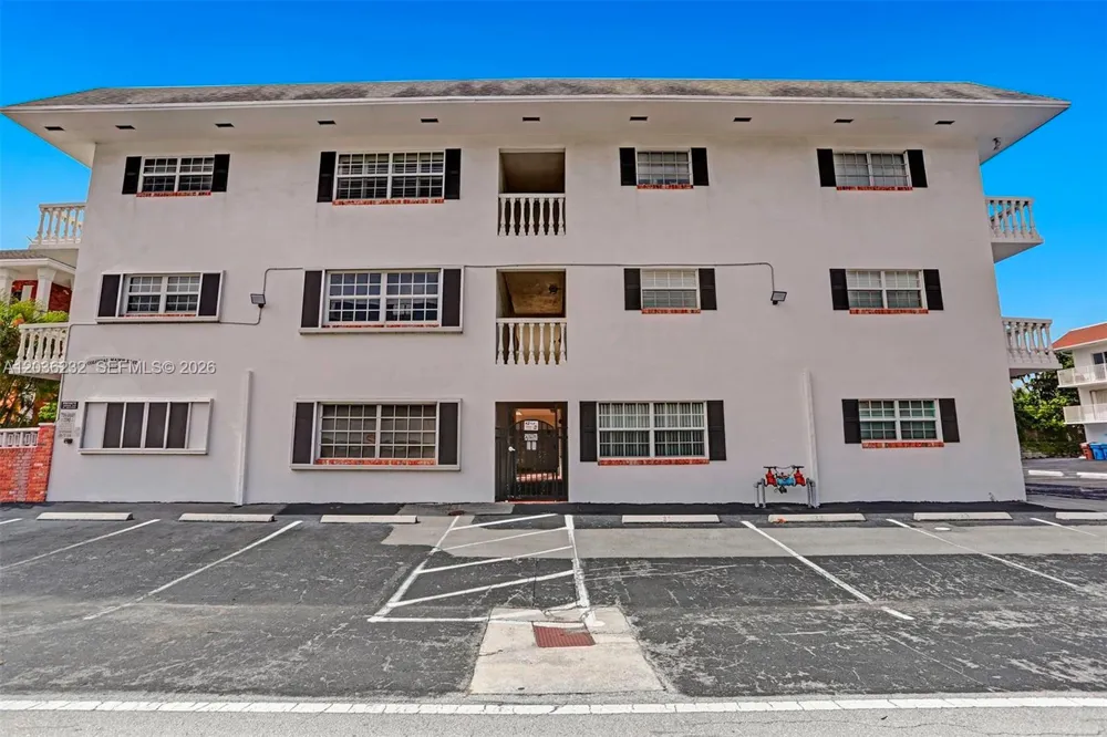 2500 NE 9th St #111 Fort Lauderdale, FL 33304