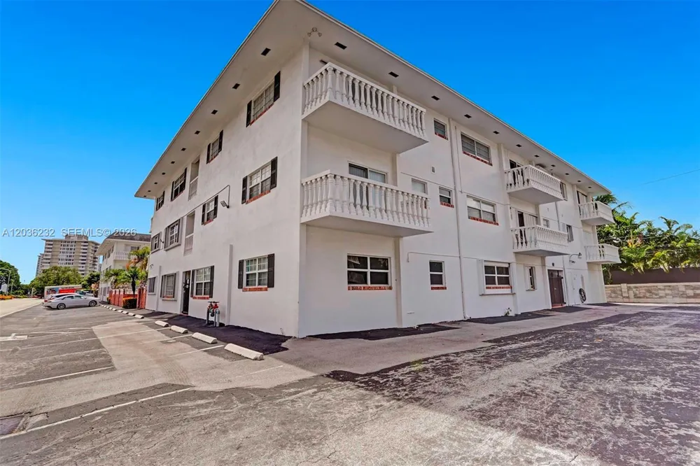 2500 NE 9th St #111 Fort Lauderdale, FL 33304