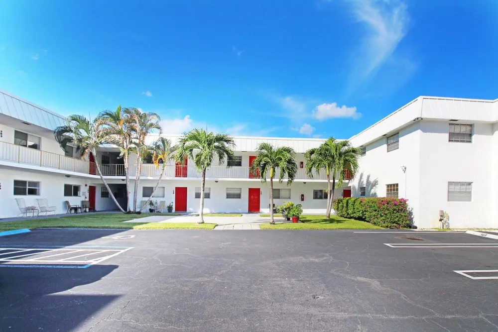 402 Lake Shore Drive #103 Lake Park, FL 33403