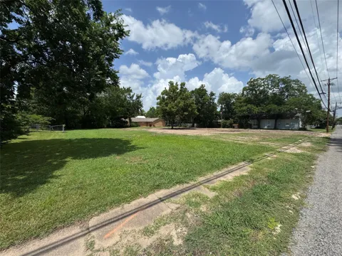 300 W 10th Street
