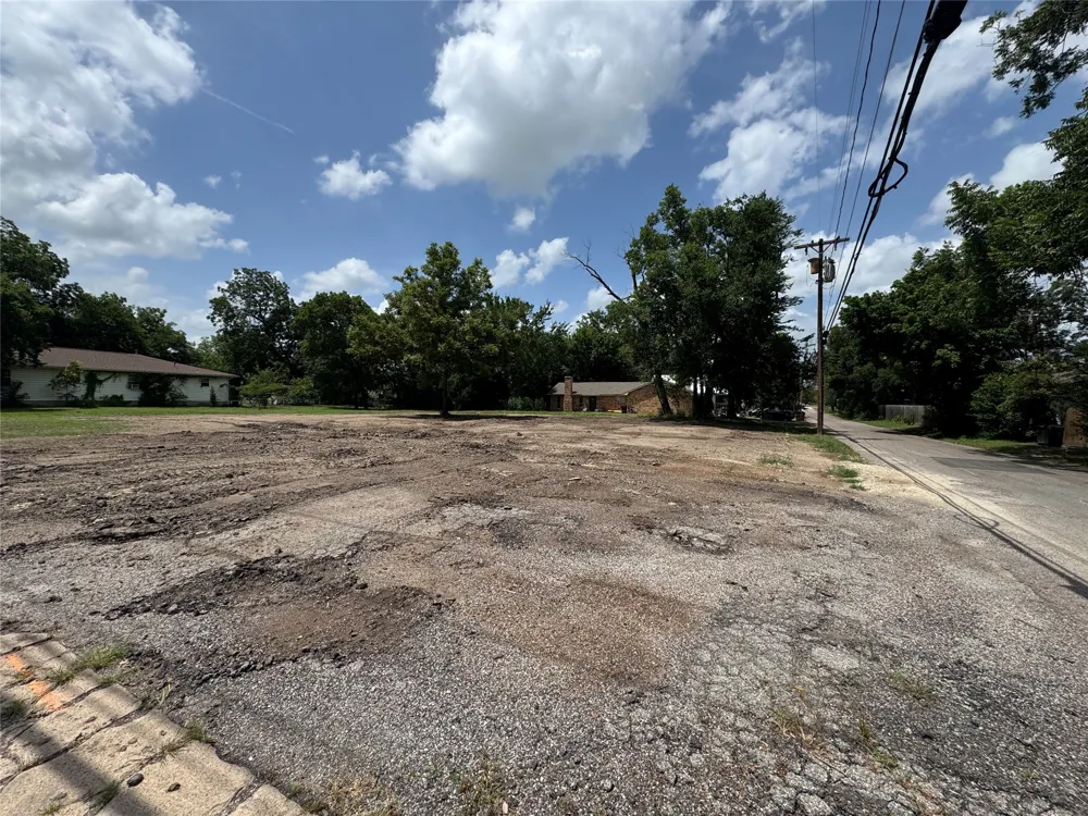 300 W 10th Street Bonham, TX 75418
