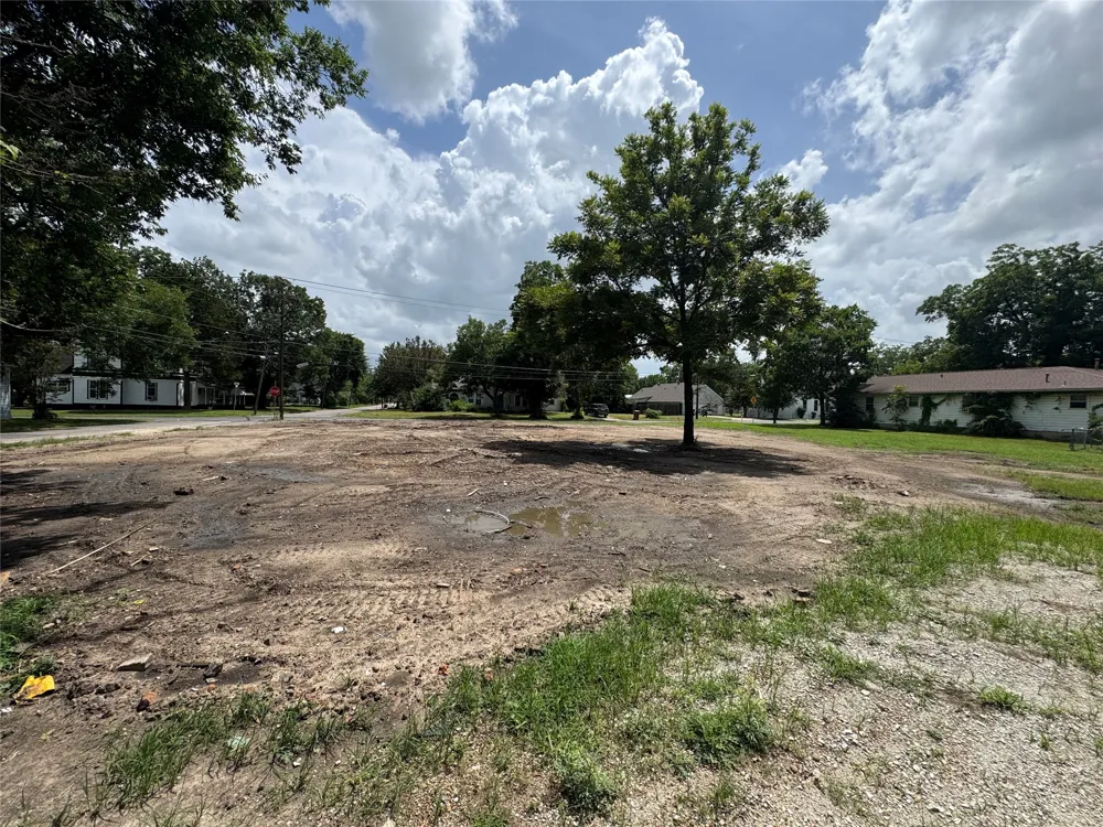 300 W 10th Street Bonham, TX 75418
