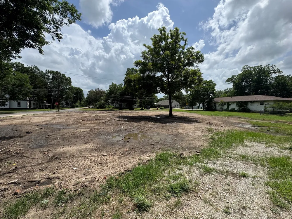 300 W 10th Street Bonham, TX 75418